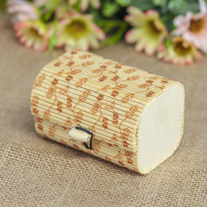 Шкатулка соломка "Мелкие цветочки" 5,5х9х6 см