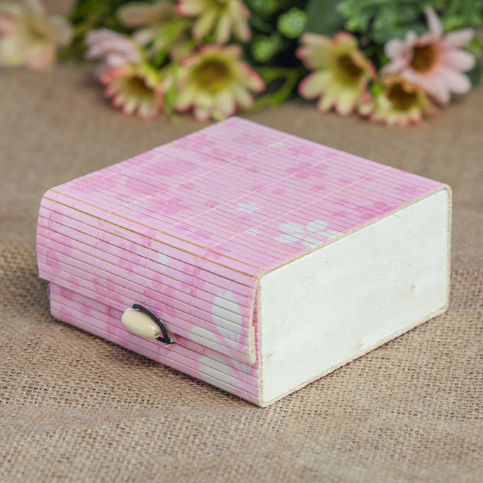 Шкатулка соломка "Цветы на розовом"