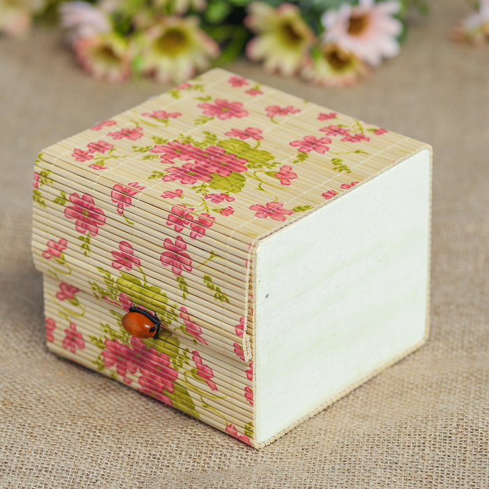 Шкатулка соломка "Розовые цветочки" 10х12х12 см