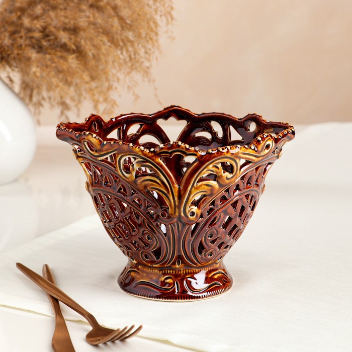 

Конфетница "Камелия", коричневая, сквозная резка, 13 см