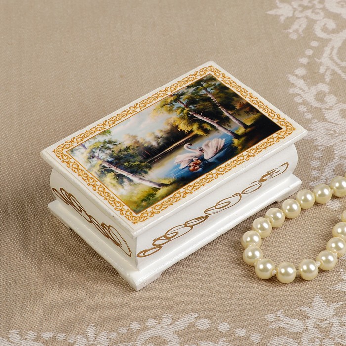 Шкатулка «Семья лебедей», белая, 6×9 см, лаковая миниатюра