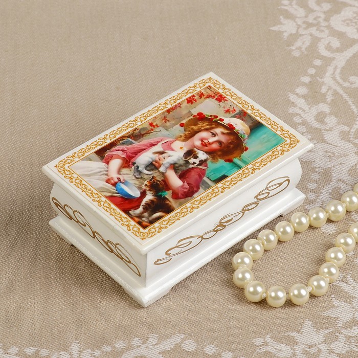 Шкатулка «Девочка со зверятами», белая, 6×9 см, лаковая миниатюра