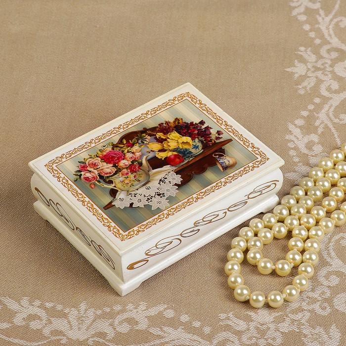 Шкатулка «Цветы на полке», белая, 8×10,5 см, лаковая миниатюра