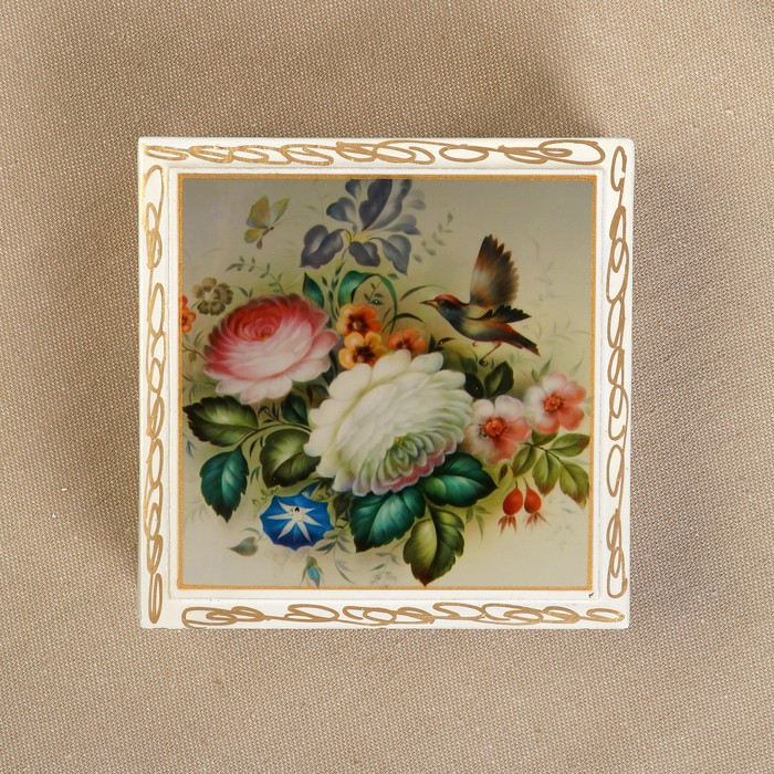 Шкатулка «Птичка у цветов», белая, 10×10 см, лаковая миниатюра