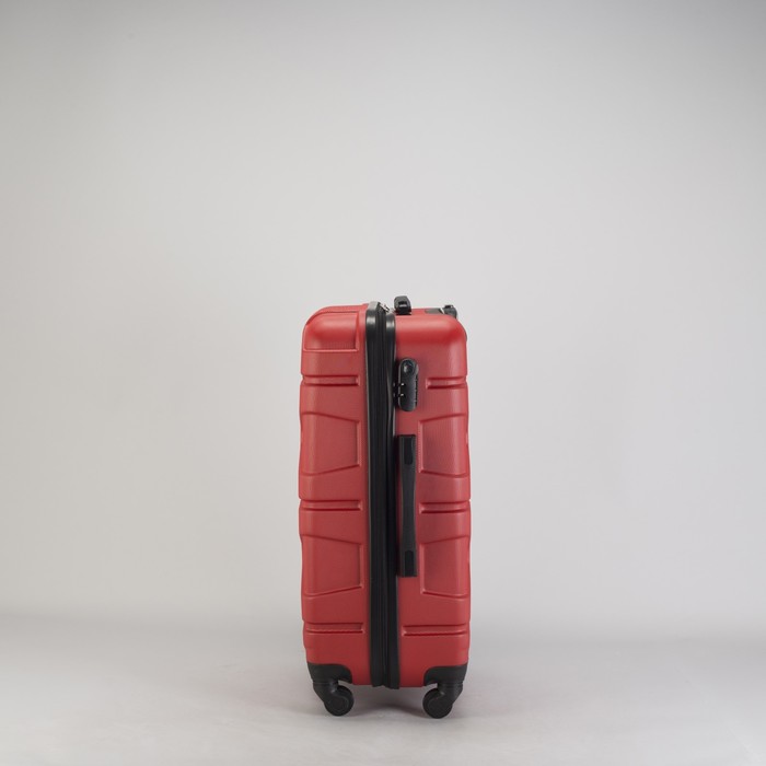 Чемодан средний "Доспехи" 24", отдел на молнии, кодовый замок, 4 колеса, цвет красный