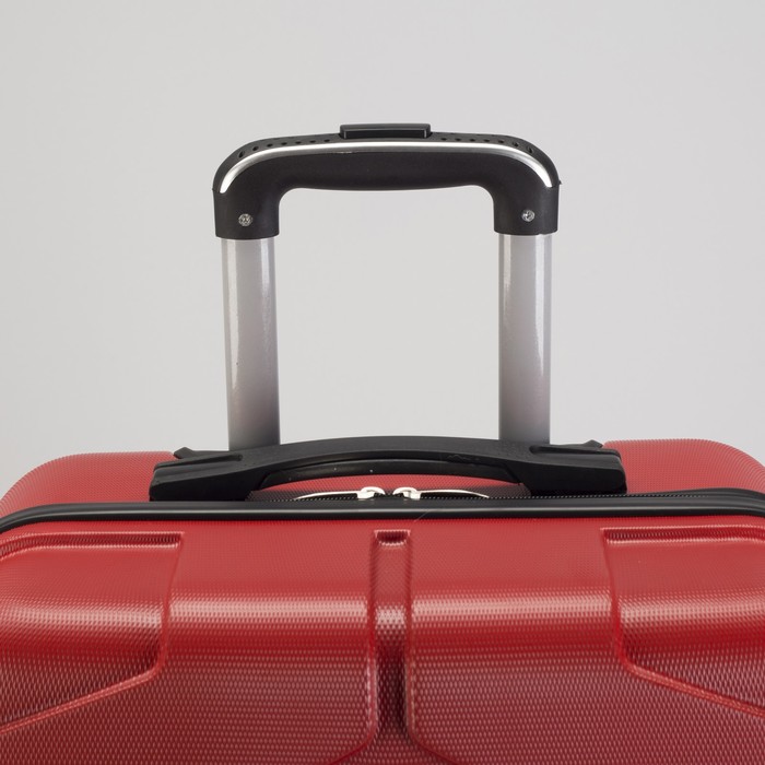 Чемодан средний "Доспехи" 24", отдел на молнии, кодовый замок, 4 колеса, цвет красный