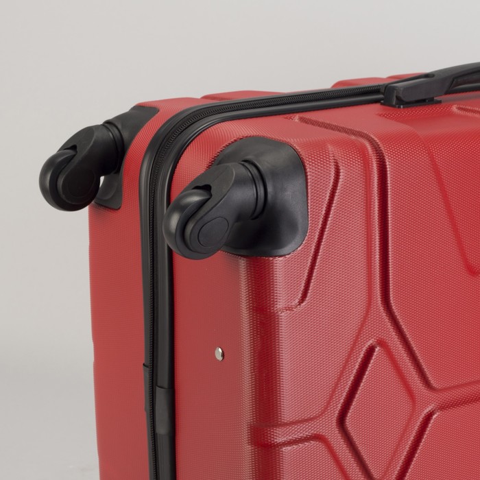 Чемодан средний "Доспехи" 24", отдел на молнии, кодовый замок, 4 колеса, цвет красный