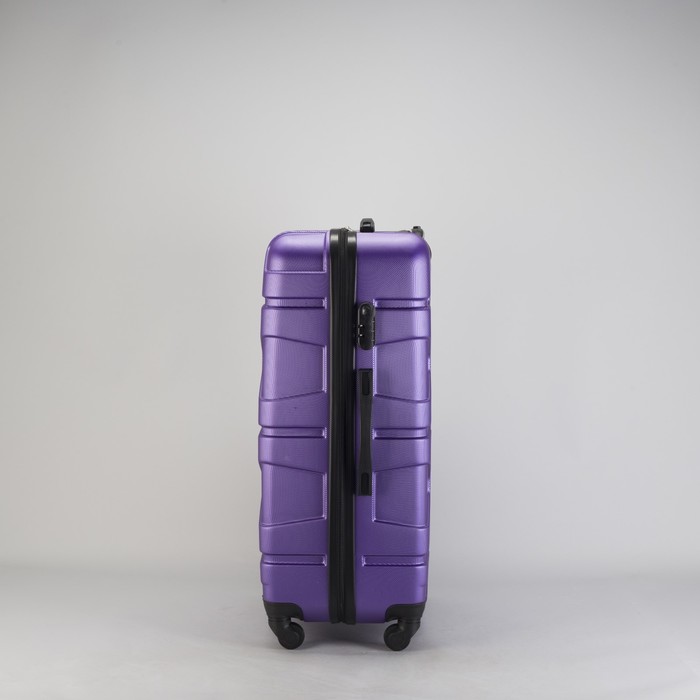 Чемодан большой "Доспехи" 28", отдел на молнии, кодовый замок, 4 колеса, цвет фиолетовый