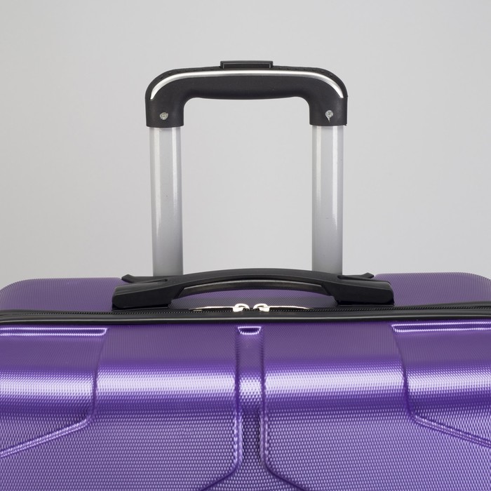 Чемодан большой "Доспехи" 28", отдел на молнии, кодовый замок, 4 колеса, цвет фиолетовый