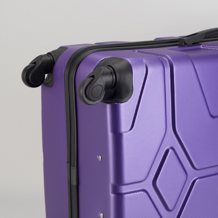 Чемодан большой "Доспехи" 28", отдел на молнии, кодовый замок, 4 колеса, цвет фиолетовый