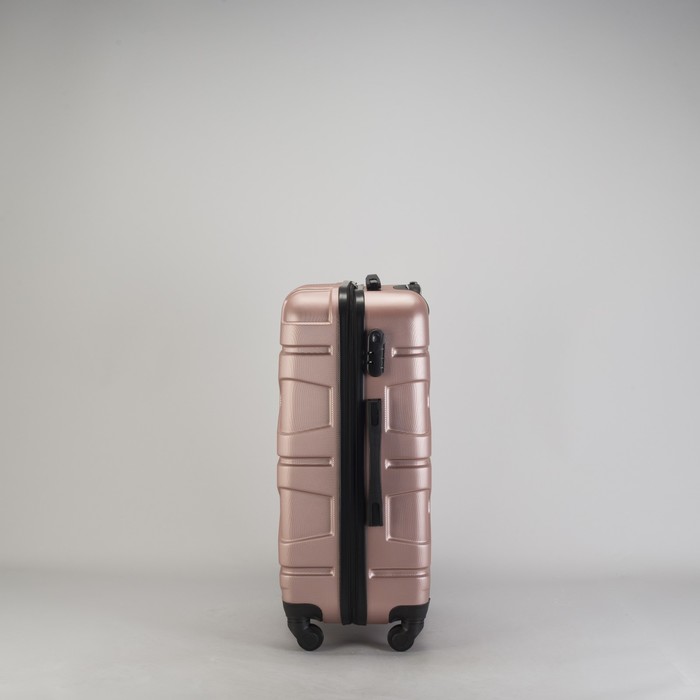 Чемодан средний "Доспехи" 24", отдел на молнии, кодовый замок, 4 колеса, цвет пудровый