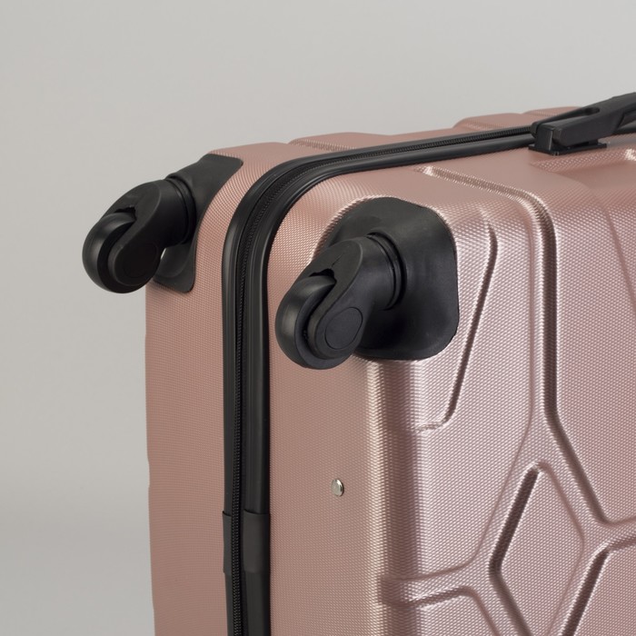 Чемодан средний "Доспехи" 24", отдел на молнии, кодовый замок, 4 колеса, цвет пудровый
