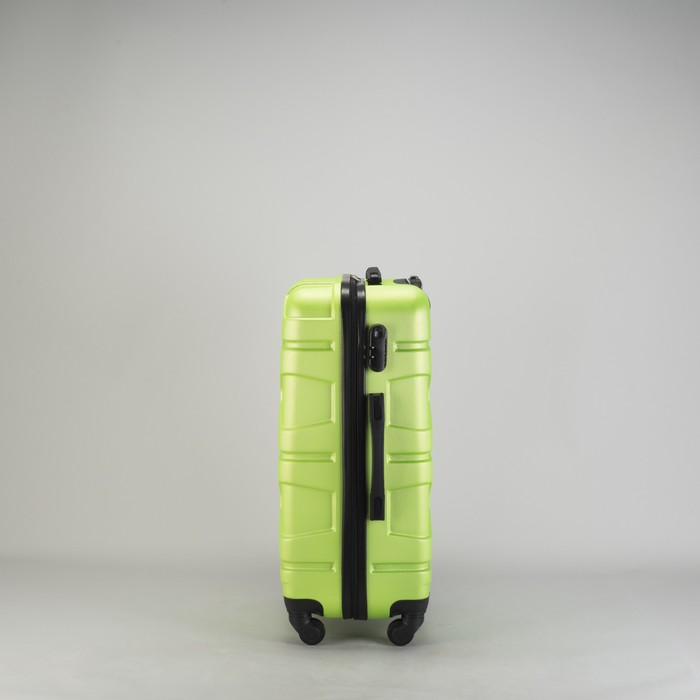 Чемодан средний "Доспехи" 24", отдел на молнии, кодовый замок, 4 колеса, цвет зелёный
