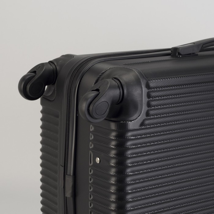 Чемодан средний "Полосы" 24", отдел на молнии, кодовый замок, 4 колеса, цвет чёрный