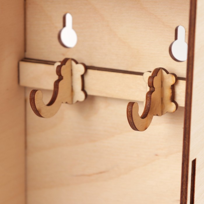 Ключница дерево "Цветы на берегу" 15х21 см