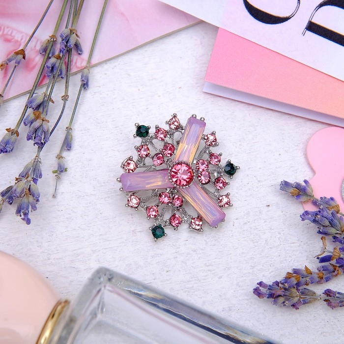 Брошь "Награда за женственность", цветная в серебре