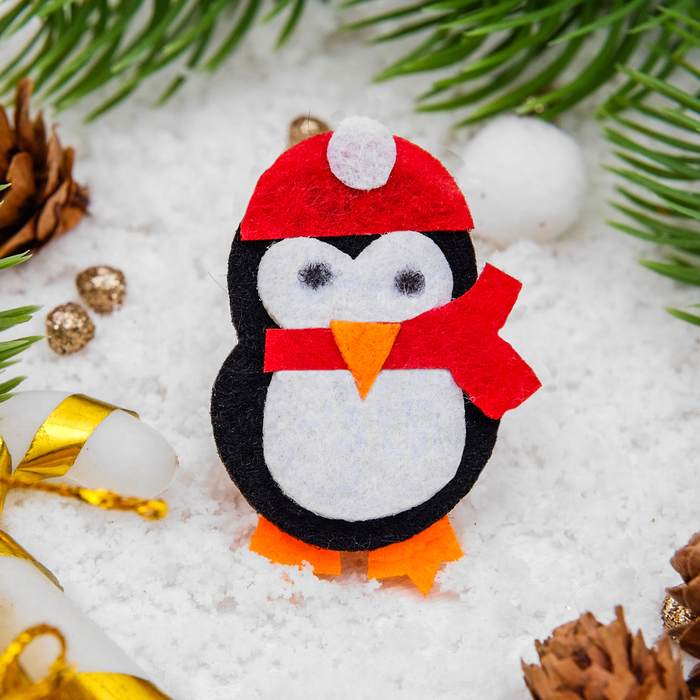 Брошь "Новогодняя сказка" пингвиненок, цветная