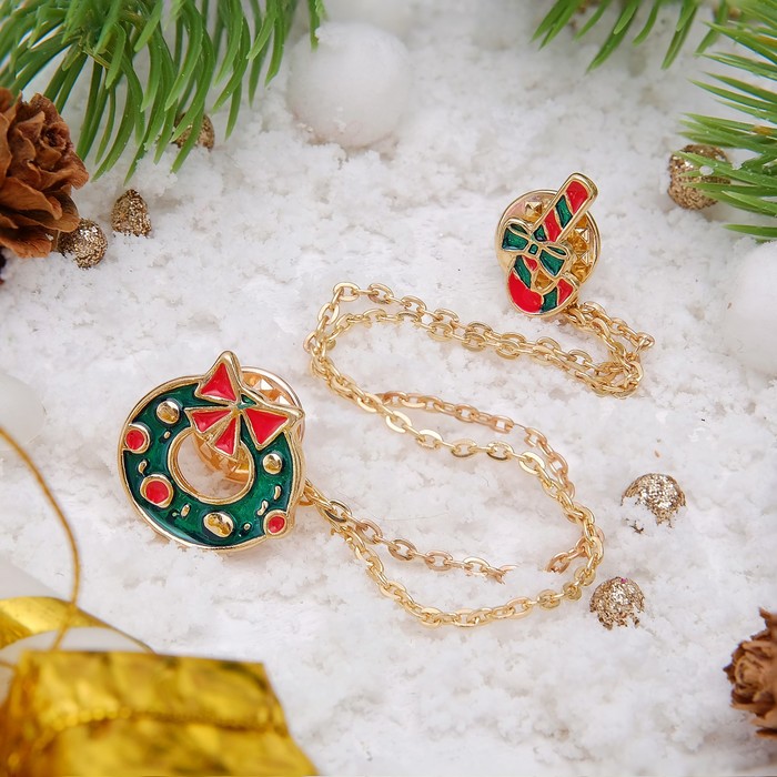 Брошь "Новогодняя сказка" на цепочке, венок. цвет красно-зеленый в золоте
