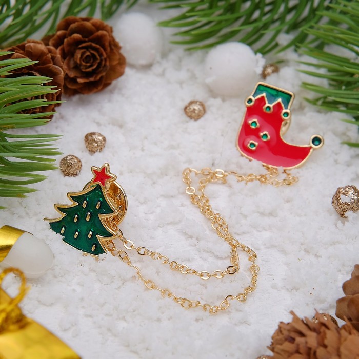 Брошь "Новогодняя сказка" на цепочке, елочка, цвет красно-зеленый в золоте