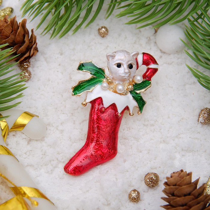 Брошь "Новогодняя сказка" котенок в носке, цветная в золоте