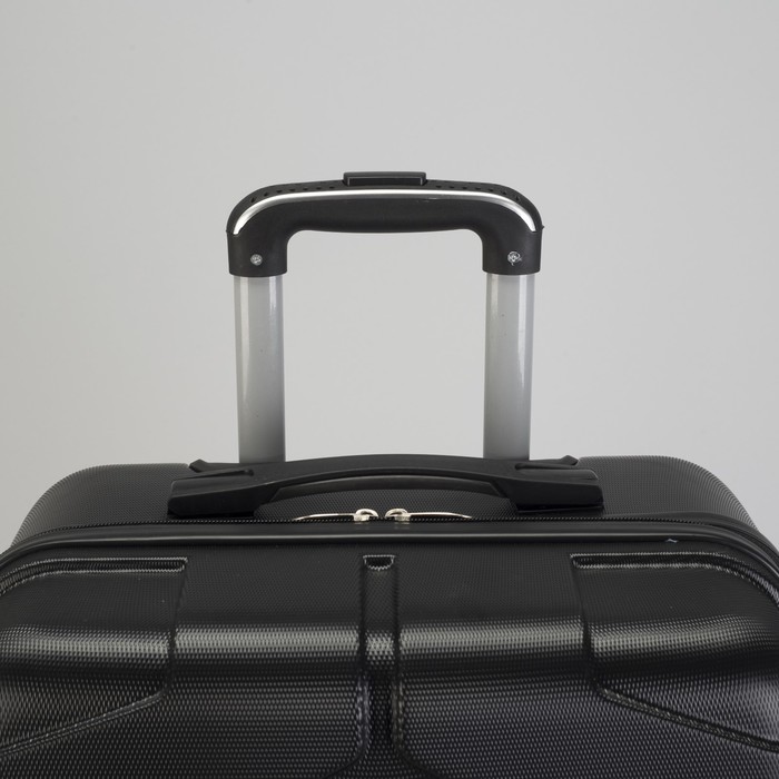 Чемодан средний "Доспехи" 24", отдел на молнии, кодовый замок, 4 колеса, цвет чёрный
