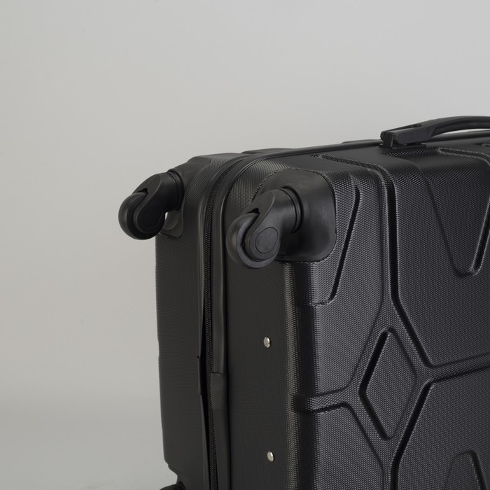 Чемодан средний "Доспехи" 24", отдел на молнии, кодовый замок, 4 колеса, цвет чёрный