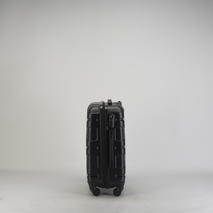 Чемодан малый "Доспехи" 20", отдел на молнии, кодовый замок, 4 колеса, цвет чёрный