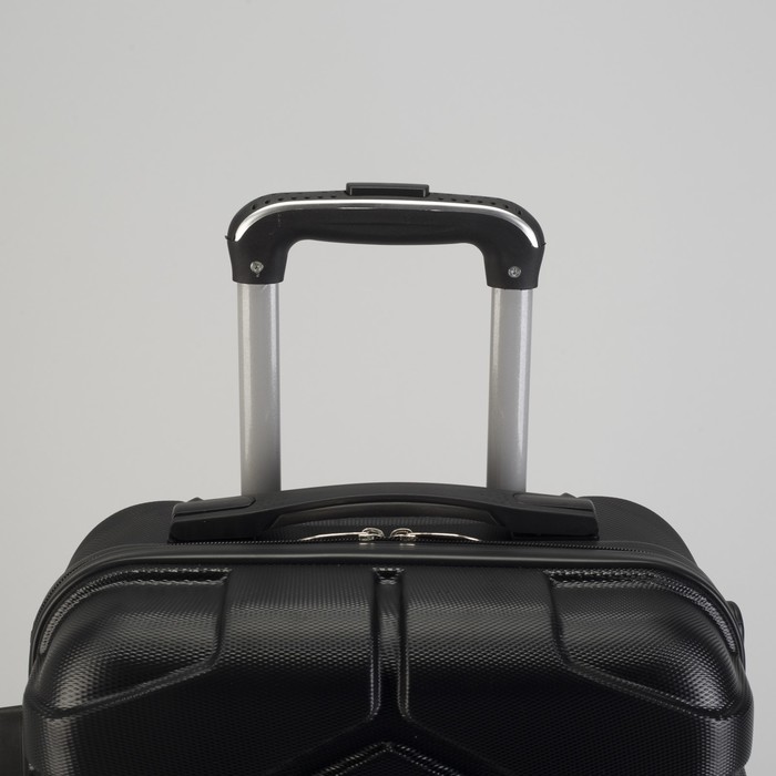 Чемодан малый "Доспехи" 20", отдел на молнии, кодовый замок, 4 колеса, цвет чёрный