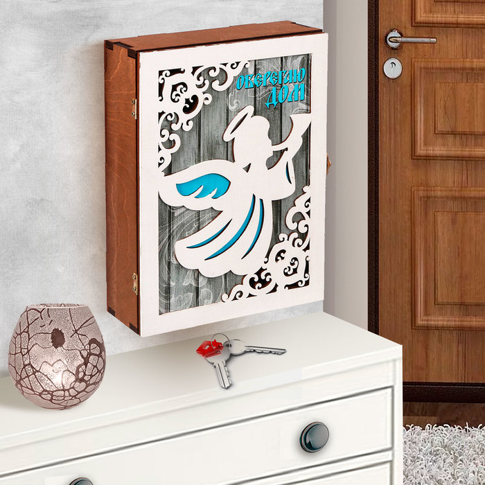 Ключница деревянная "Оберегаю дом"