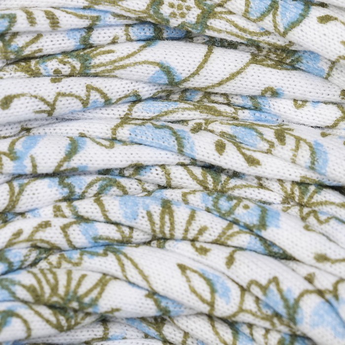 Пряжа трикотажная "Бейка стиль"  110м/370гр , ширина 7-9 мм (9057 голубые цветы)