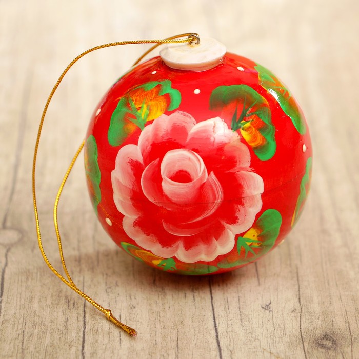 Подвеска новогодняя «Шар», белый цветок, красный фон, 7 см