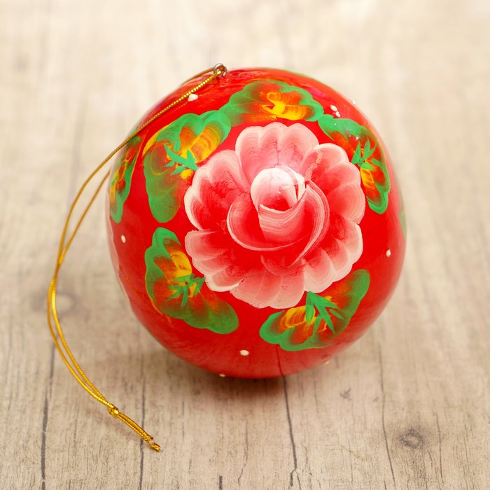 Подвеска новогодняя «Шар», белый цветок, красный фон, 8 см