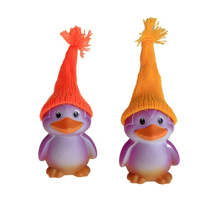 Резиновая игрушка "Пингвиненок в шапочке" цвета МИКС