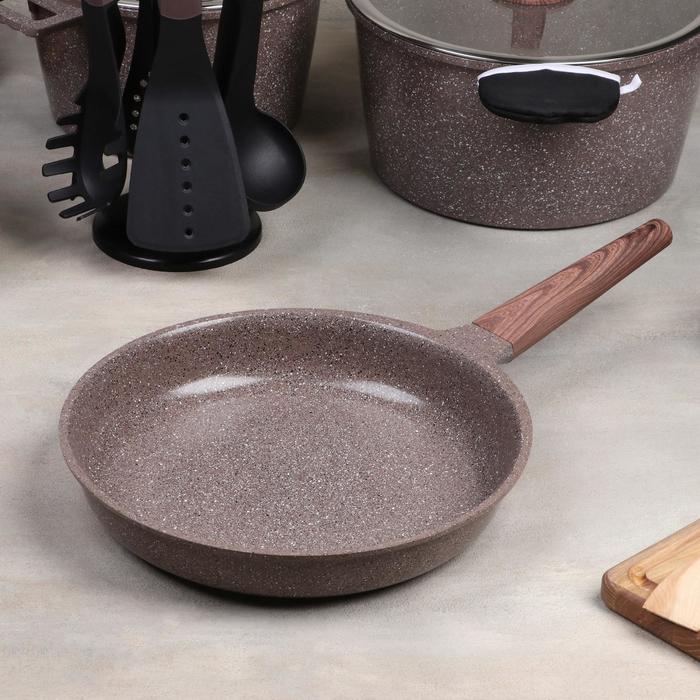 Набор посуды "Гранд", 4 предмета: кастрюли 8/6 л, сковорода 30х4,5 см, ковш 2 л 18х9,5 см, набор приборов 6 шт