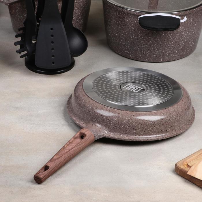 Набор посуды "Гранд", 4 предмета: кастрюли 8/6 л, сковорода 30х4,5 см, ковш 2 л 18х9,5 см, набор приборов 6 шт