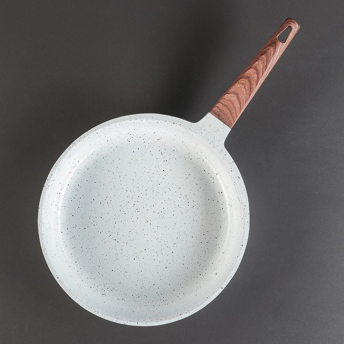 Набор посуды "Север", 4 предмета: кастрюли 8/6 л ,сковорода 30х4,5 см, ковш 2 л 18х9,5 см, набор приборов 6 шт