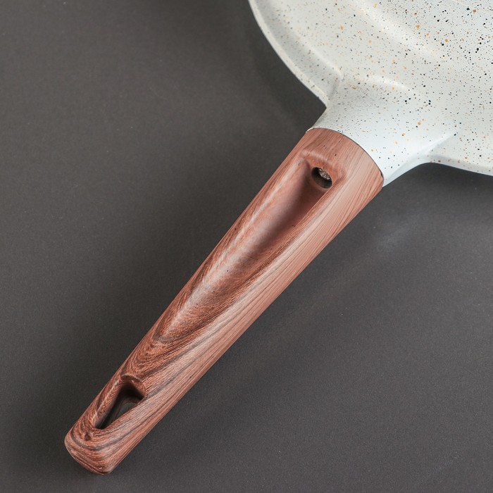 Набор посуды "Север", 4 предмета: кастрюли 8/6 л ,сковорода 30х4,5 см, ковш 2 л 18х9,5 см, набор приборов 6 шт