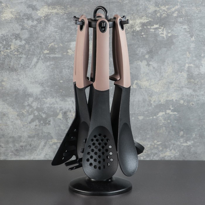 Набор посуды "Север", 4 предмета: кастрюли 8/6 л ,сковорода 30х4,5 см, ковш 2 л 18х9,5 см, набор приборов 6 шт