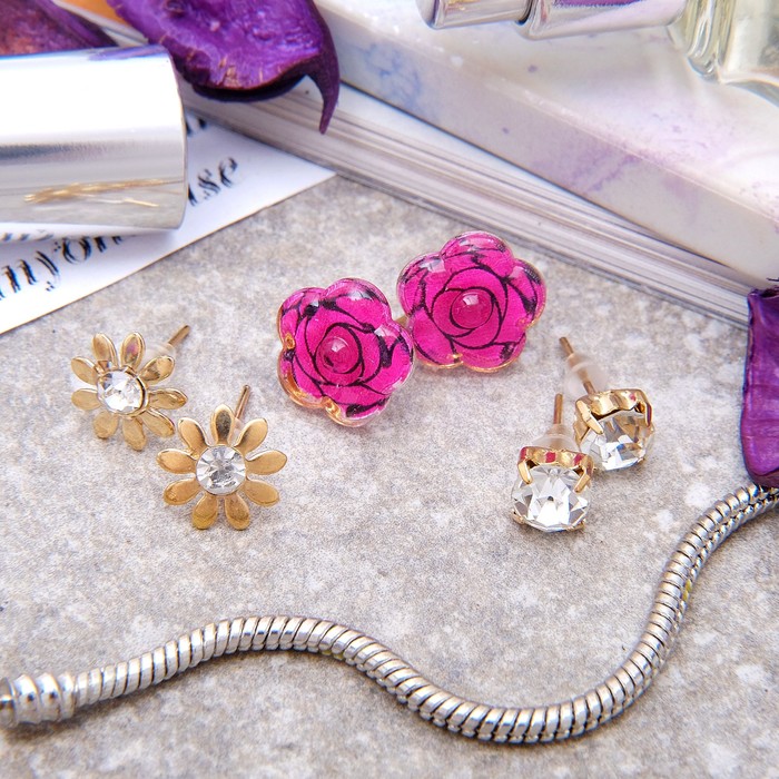 Пусеты 3 пары "Цветы" розы и ромашки, цвет розово-белый в золоте