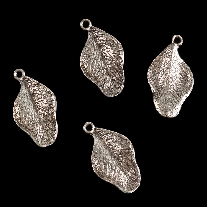 Набор металлических подвесок (4 шт) "Листок космеи" серебро 3,5х2 см 10 гр