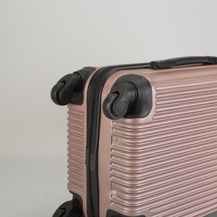 Чемодан малый "Полосы" 20", отдел на молнии, кодовый замок, 4 колеса, цвет пудровый