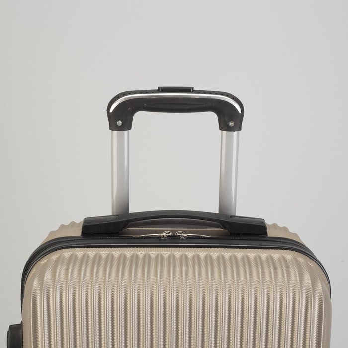 Чемодан малый "Полосы" 20", отдел на молнии, кодовый замок, 4 колеса, цвет бежевый