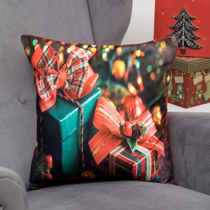 Наволочка декоративная Collorista "Новогодние подарки" 43 х 43 см, п/э