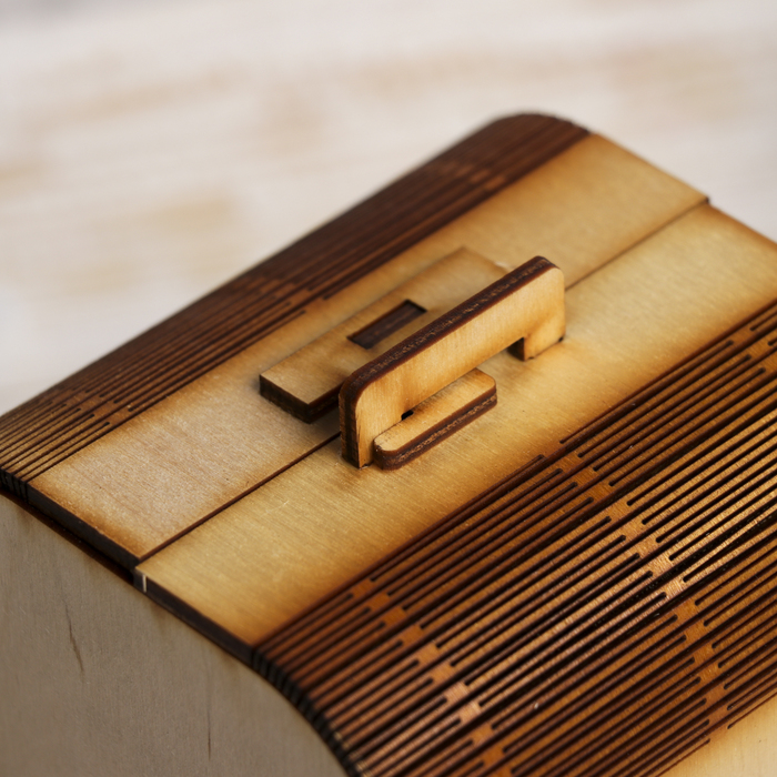 Коробка для декора "Хозяюшка в дому-оладышек в меду" из фанеры 9,5х12х9,5 см