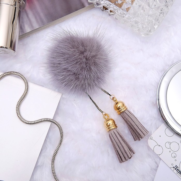 Брошь "Пушистик" с подвесками, цвет светло-серый