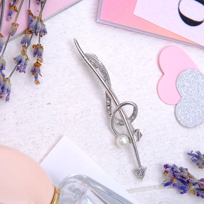 Брошь "Стрела амура", цвет белый в серебре