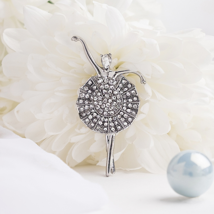 Брошь "Балерина" адажио, цвет белый в серебре