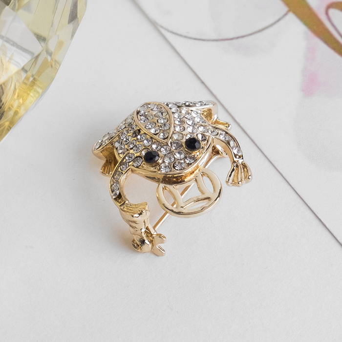 Брошь "Лягушка денежная", цвет белый в золоте