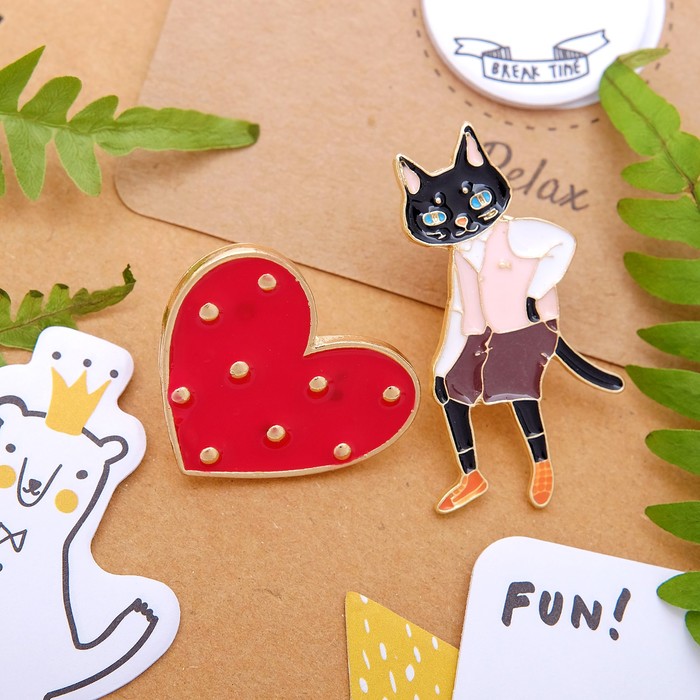 Набор значков "Кошкина любовь", цветные в золоте