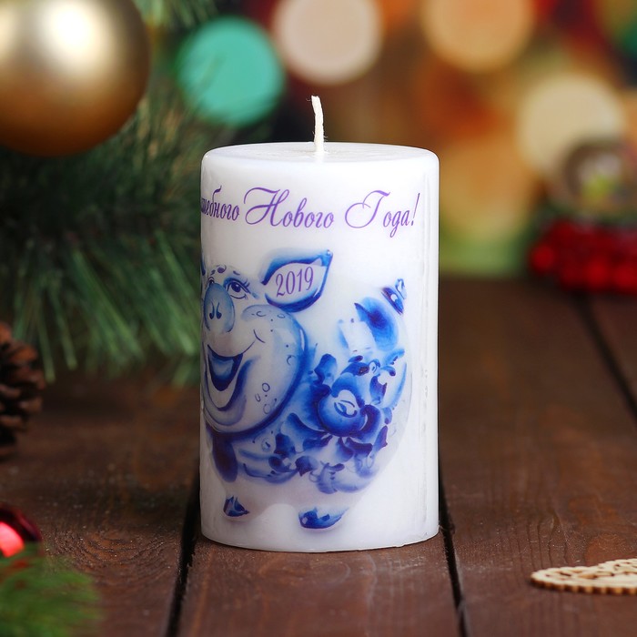 Свеча новогодняя "Хрюшка гжель" 7х11см